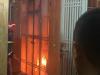 Cháy nhà trong đêm ở Hà Nội, 1 người mắc kẹt được giải cứu