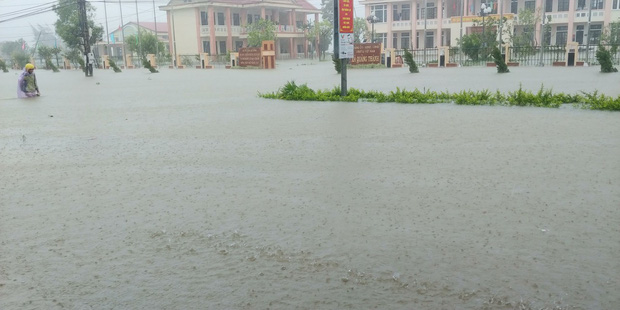 Huế: 1 người mất tích, 4 người bị thương và 1.100 nhà dân bị ngập lụt
