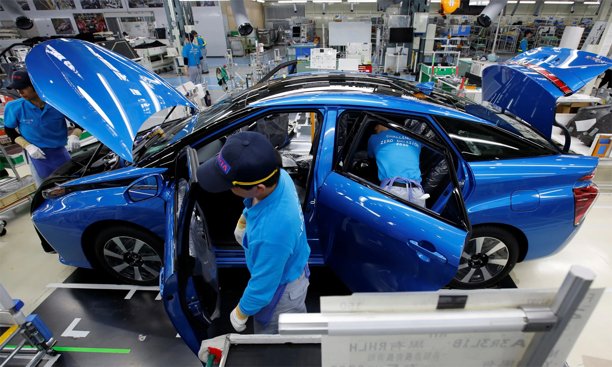 Toyota tiếp nhận công nhân sản xuất máy bay
