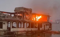 Thực hư vụ du thuyền bỏ hoang trên hồ Tây bỗng dưng bốc cháy