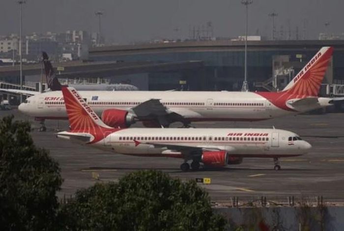 Air India đưa hành khách đến nơi ở tạm thời sau sự cố hàng không