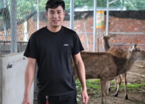 Bỏ việc lương cao, chàng trai về quê nuôi hươu thu 600 triệu đồng mỗi năm